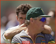 Hanse Cronje leans on coach Bob Woolmer.