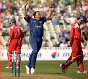 Neil Carter celebrates the wicket of Stuart Law