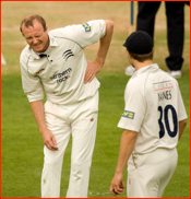 Shaun Udal injures himself during his first warm-up ball