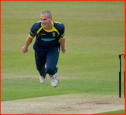 Simon Jones bowls, Clydesdale Bank 40 v Durham