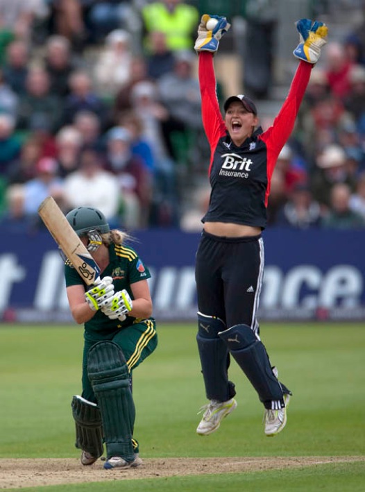 Sarah Taylor appeals, England v Australia, T20, Bristol, 2011.