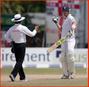 Umpire Rauf warns switch-hitting Pietersen, v SL, 2012
