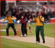 Samit Patel celebrates trapping Abdul Razzaq lbw, FLt20