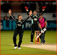 Bowler Zafar Ansari appeals as Dawid Malan is lbw, FLt20