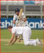 Wayne Madsen drives back past SA's Morne Morkel, 2012