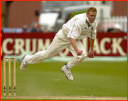 Shaun Pollock bowling