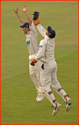 Nic Pothas (& Michael Clarke) celebrates catching Irani