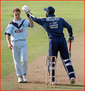 Viv Richards jokes with Kent bowler Duncan Spencer