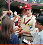 Graeme Swann, autographs for (even younger) fans