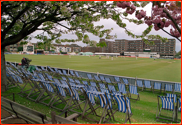 The cold empties the deckchairs, v India, 1996