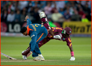 Dwayne Bravo collides with Harbhajan Singh, Lord's.