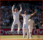 Swann & Pietersen as Clarke's out, Melbourne.